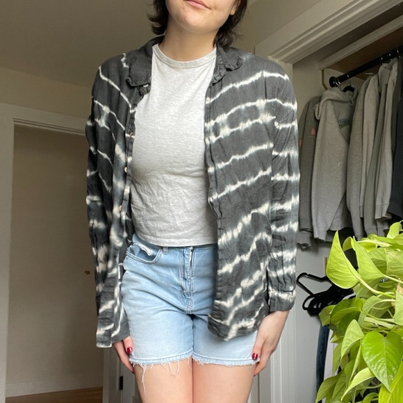 Linen Button up size Large - Picture 2 of 7